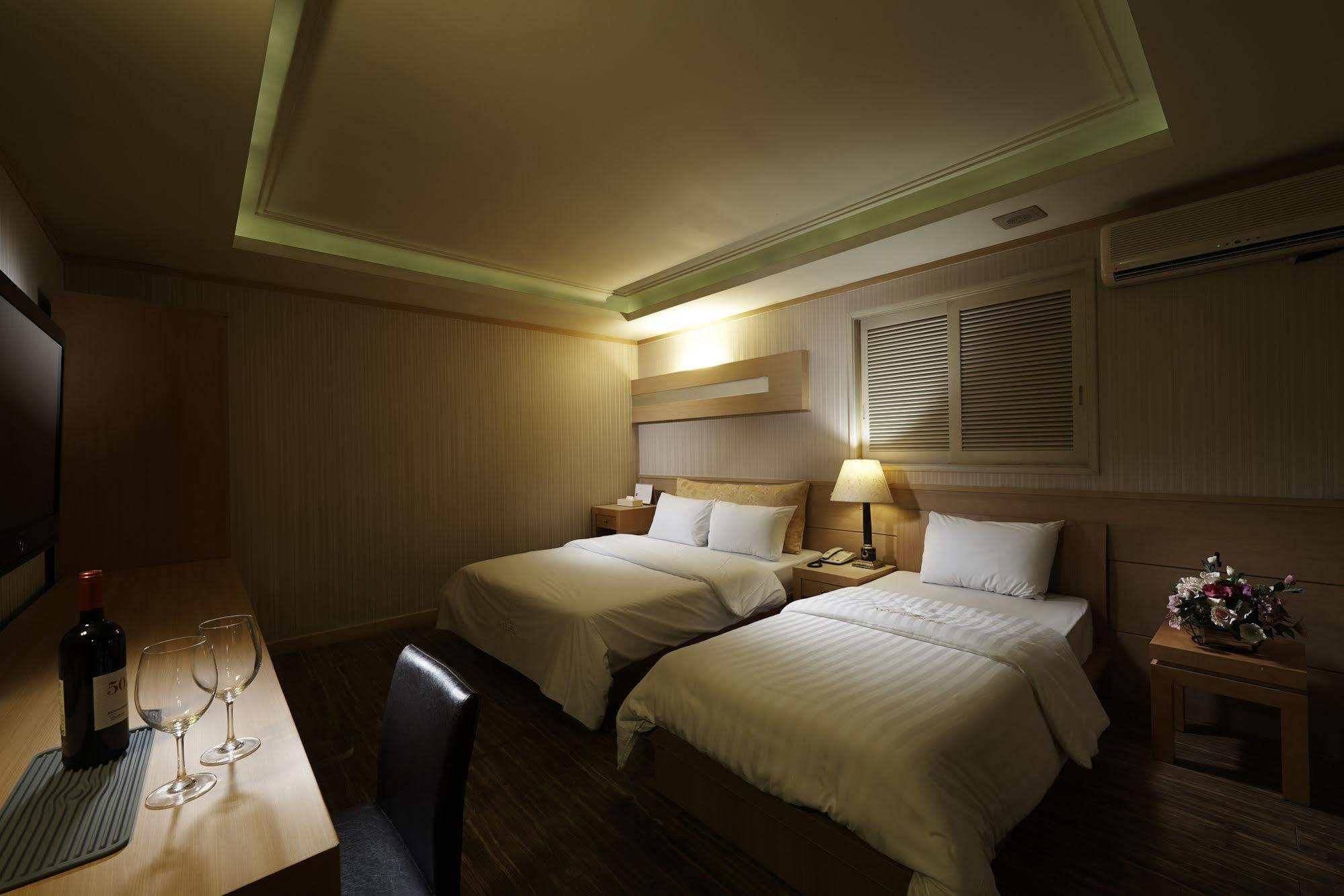 Hotel Noblesse, Yeoksam Seul Esterno foto