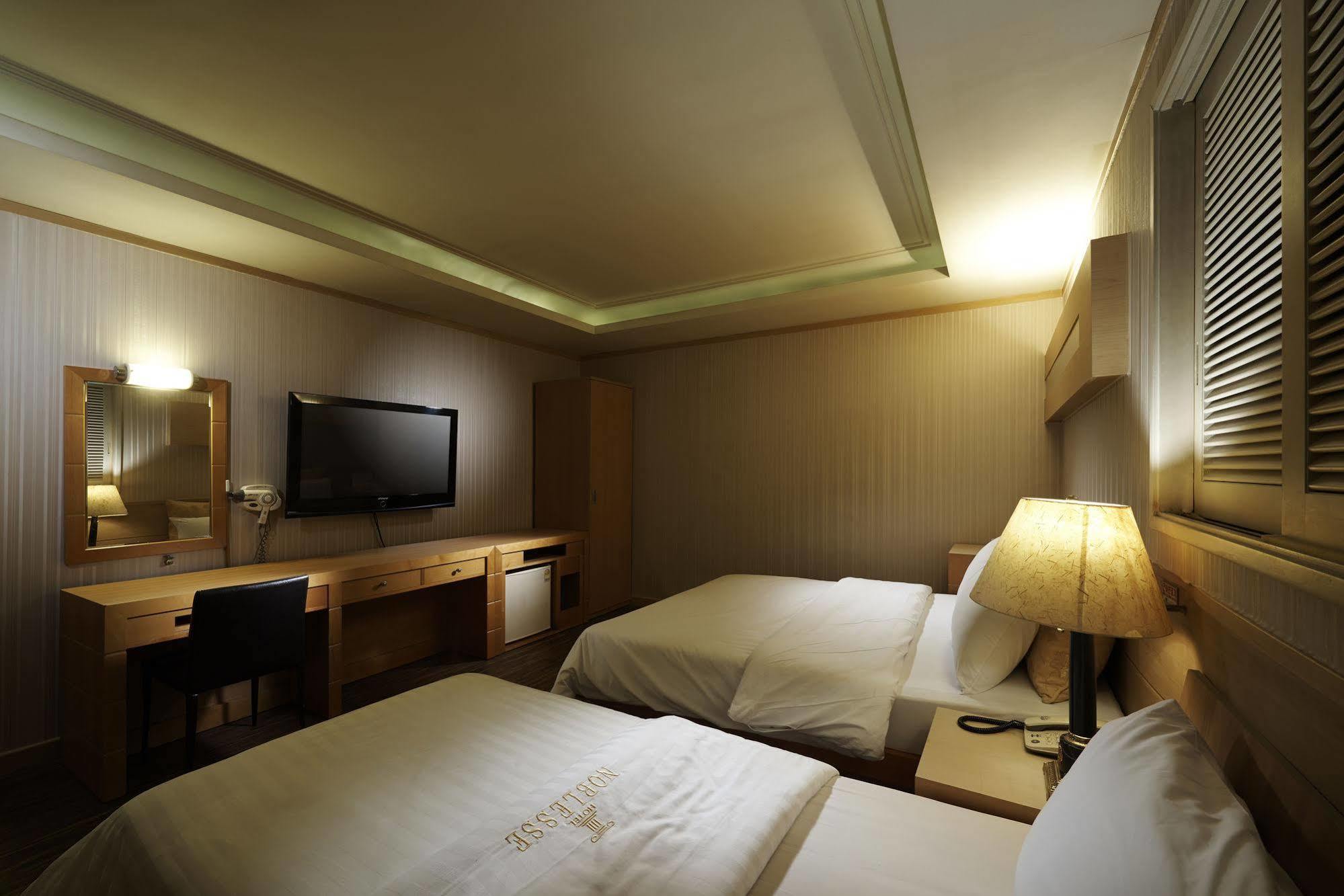 Hotel Noblesse, Yeoksam Seul Esterno foto