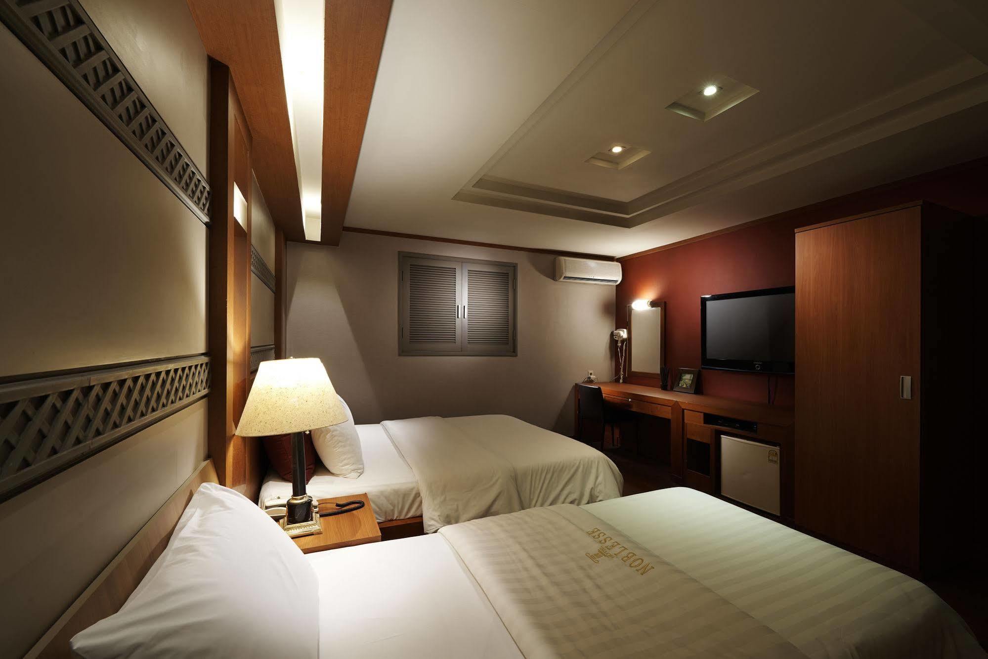 Hotel Noblesse, Yeoksam Seul Esterno foto
