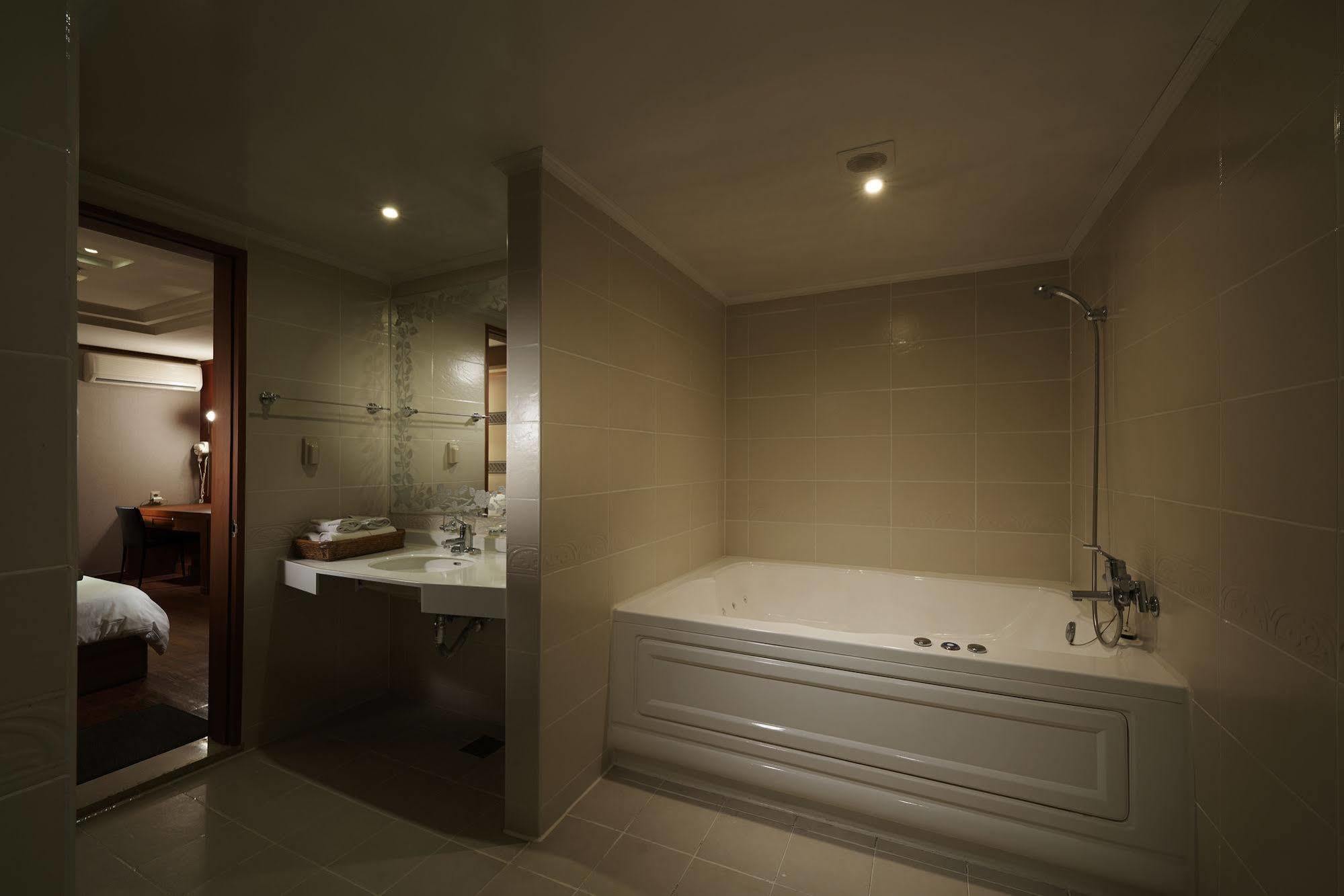 Hotel Noblesse, Yeoksam Seul Esterno foto